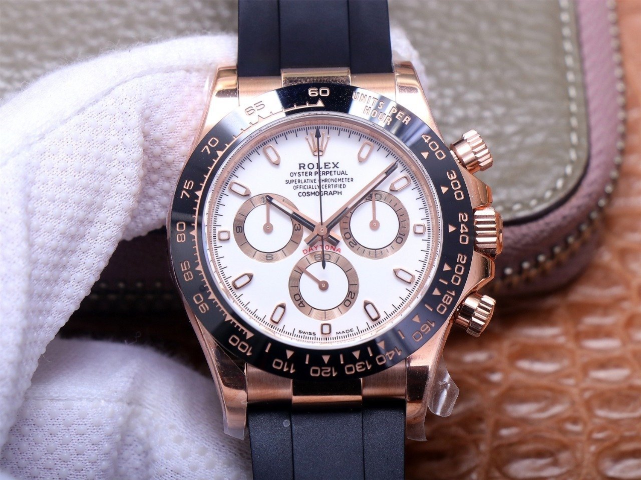 4d39d6_5e2ec2ad9b8041fbb9d7879c65919bddmv2.jpg ROLEX DAYTONA 116515LN EVEROSE GOLD ORIGINAL CAL.4130 - Image 1