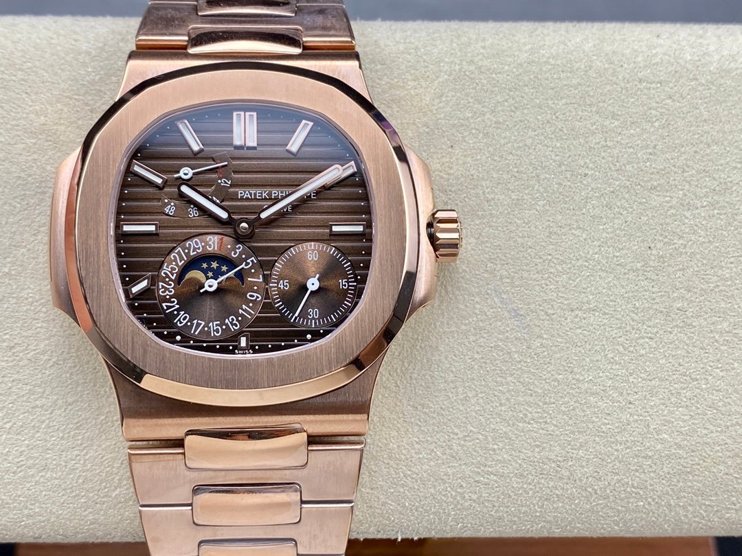 4d39d6_72b22b4d80a6485b8d5d64e1caf5e917mv2.jpg Patek Philippe Nautilus 5712GR-001 18K Rose Gold - Image 1